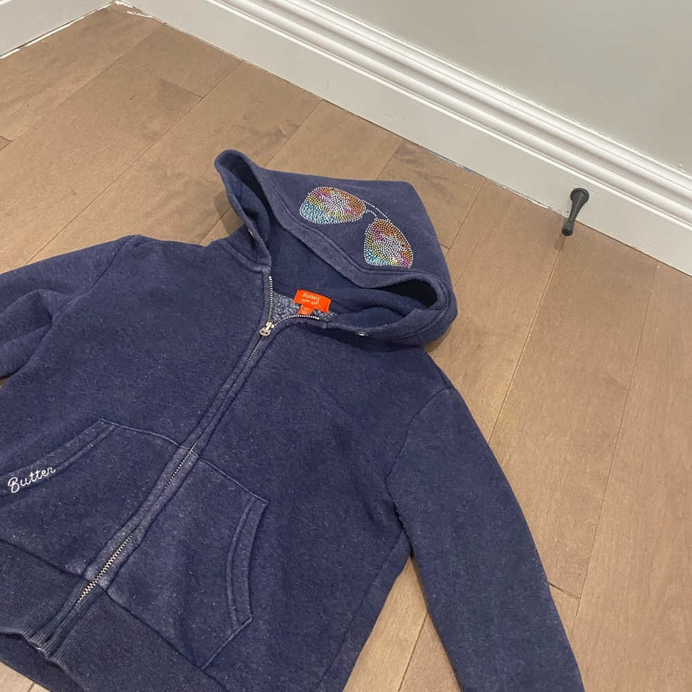 Girls butter sweater! Size S(7)